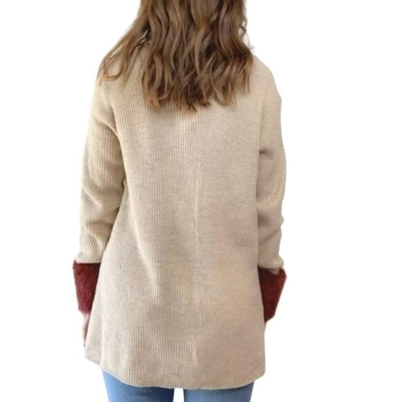 Loveriche V-Neck Oversized Beige Sweater with Rust Faux Fur Cuffs Size Small NWT - Picture 2 of 7